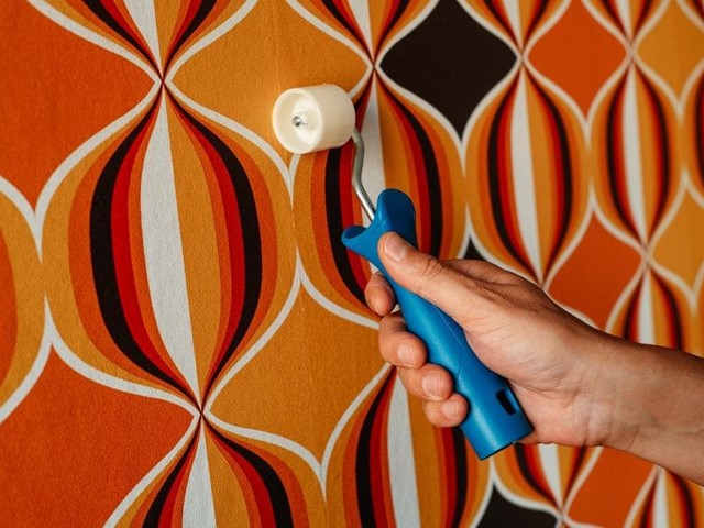 ¿Qué estilos y patrones de papel pintado están de moda en la decoración de interiores?